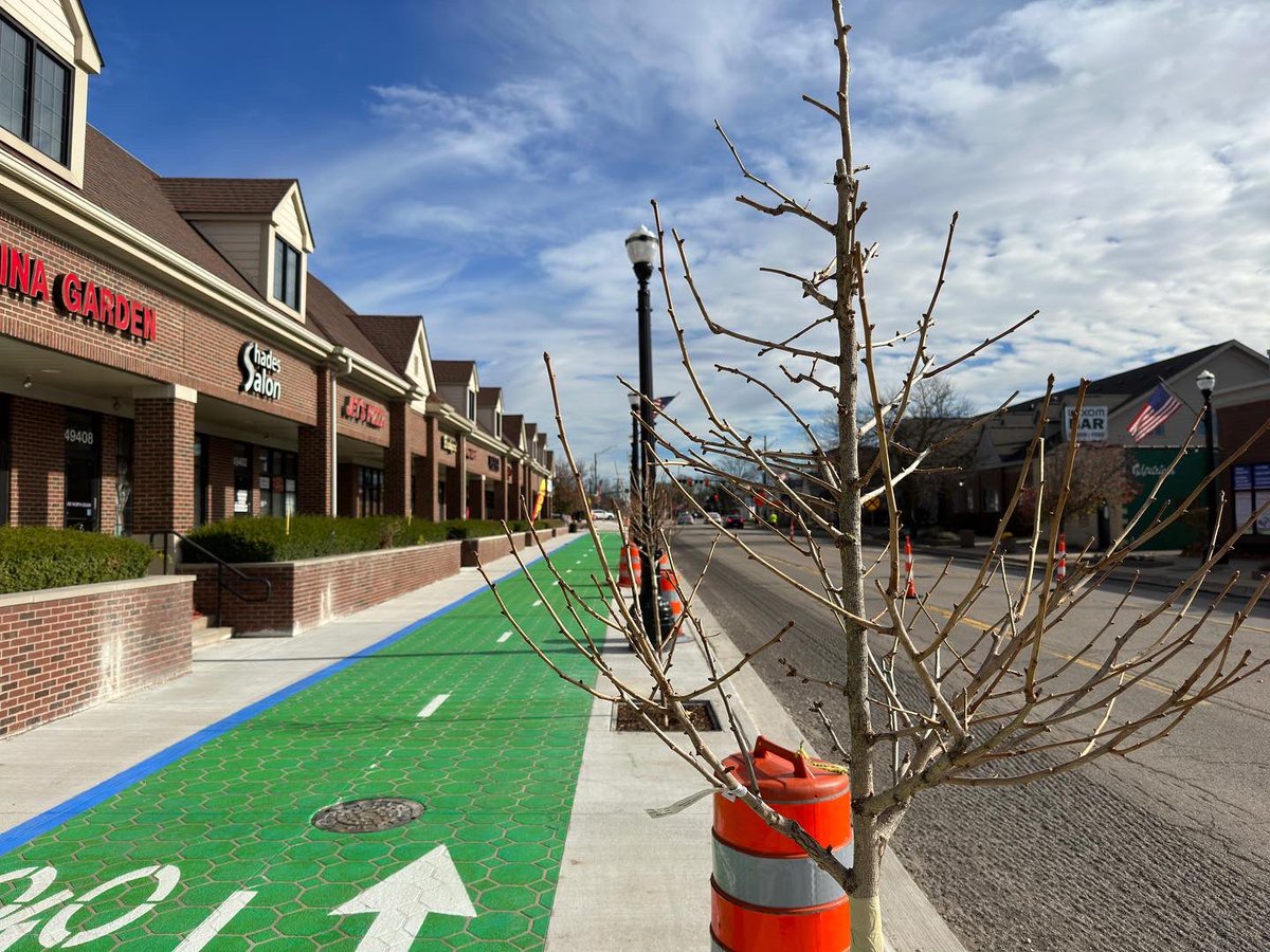 Trees have now been planted between the trail cycletrack and the Pontiac Trail roadway. The Downtown Wixom section is moving closer to completion!
#GreatLakeToLakeTrail #PureMichigan