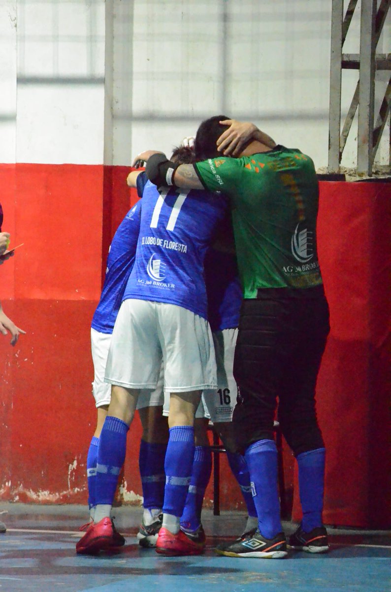 gevsfutsal's tweet photo. Final en el club Almafuerte fecha 36  @GEVSFUTSAL 7 #Villamodelo 3 
EL LOBO DE FLORESTA VOLVIO A GANAR Y A SUMAR y aun mantiene las chances de ingresar a Playoffs a solo dos puntos por 6 por jugar.
#vamoslobo 
@adostoquesfut @pasionfutsal https://t.co/JFuQB6idpE