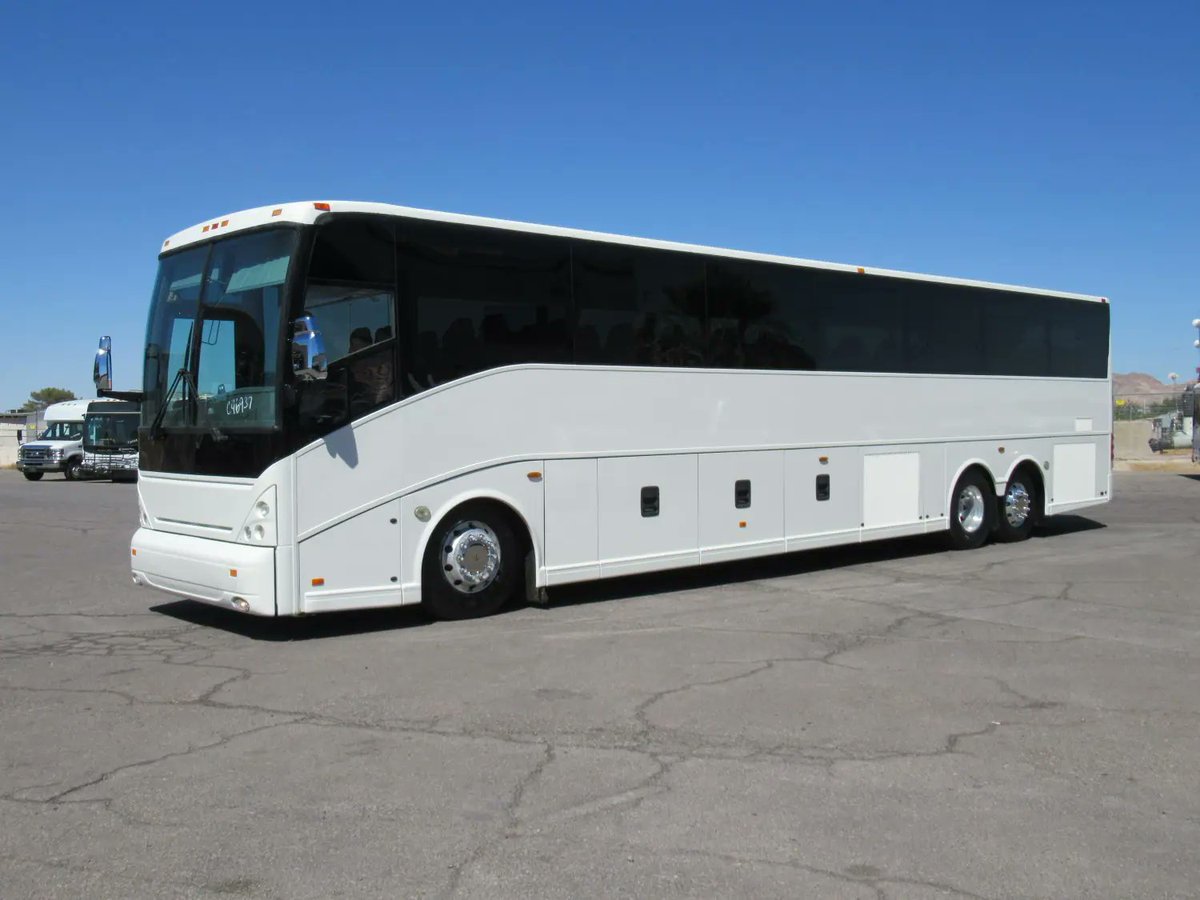 USABusCharter's tweet photo. We just finished a day of operating buses for clients attending the NYC Marathon, the nations largest marathon with thousands of attendees. We have the best operators in New York who provided flawless charter bus service for our clients. Thank you to everyone who use our service. https://t.co/snjf5EHXYF