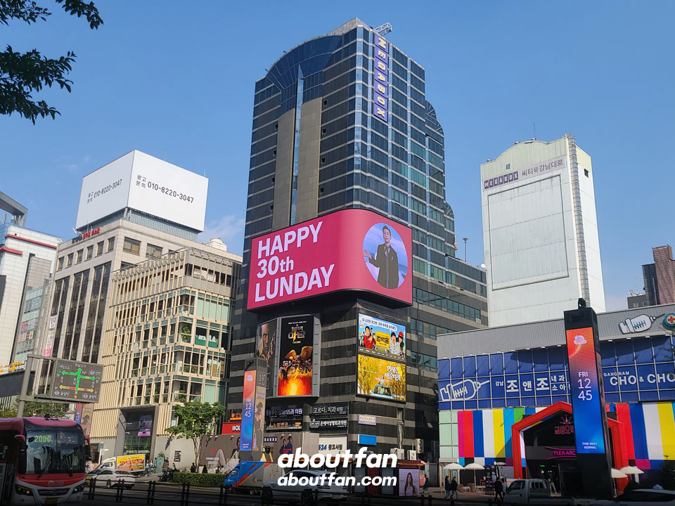 AboutfanO's tweet photo. 📣 Actor DengLun Birthday ads

✔︎ Date : 22.10.21
✔︎ Ads Product : Gangnam G-VISION Billboard ads

#DengLun #邓伦 #鄧倫 
#ダンルン #등륜 #เติ้งหลุน

🏠 https://t.co/Oau1zjIj45
🗨 https://t.co/8RdujN7ssY
📱 https://t.co/vkFv7FBwd1 https://t.co/cEGlylOa6O