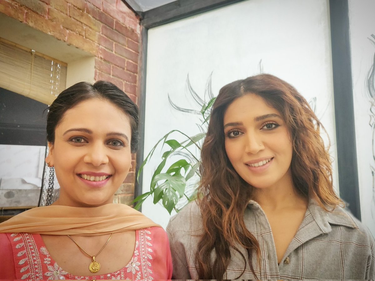 Played a #doctor to this lady. Thanks <a href="/bhumipednekar/">bhumi pednekar</a> for your generosity. 😇💚

Thanks ❣️

#actor #actress #onset #filming #shoot #shooting #film #Bollywood #comedy #TV #series #webseries #scene #freedom #purpose #storyteller #universe
