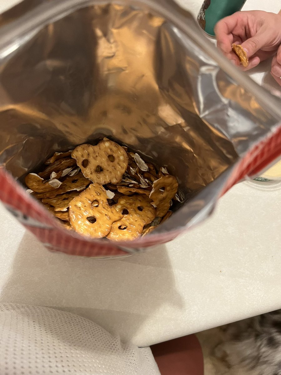 mglynn720's tweet photo. Hey, @PretzelCrisps -- where's my everything seasoning? 😢😢 https://t.co/427KFn4MaR