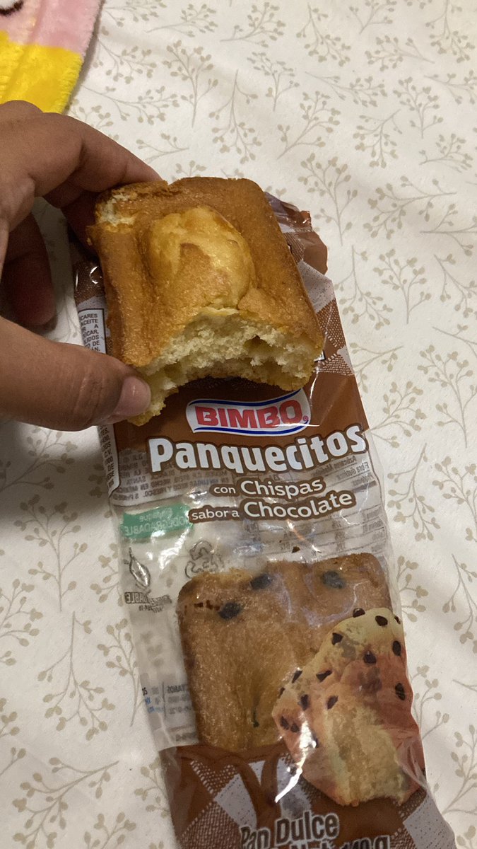 julylarae's tweet photo. @BimboMx @Grupo_Bimbo mi pan que otro con chispas sabor a chocolate, no trae ni 1 chispa 🥹 https://t.co/rPZBdr55cv