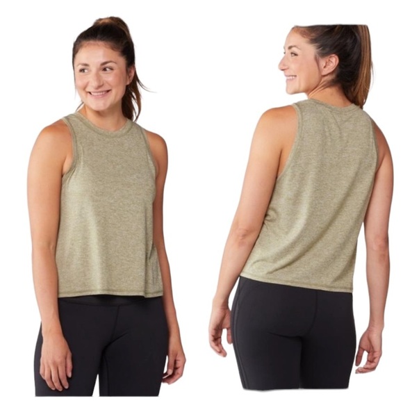 _HannahFish_'s tweet photo. So good I had to share! Check out all the items I'm loving on @Poshmarkapp #poshmark #fashion #style #shopmycloset #uglychristmassweater #bke #athleta: https://t.co/LMgOZNMIIS https://t.co/lCsDXeNLIB