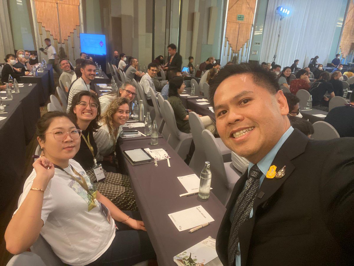 Javier Ortega Hernández (@invertebratepal) on Twitter photo Only in #ipc6 could we have a selfie with the super charismatic Minister of Natural Resources & Environment of Thailand, feat. <a href="/MaddiWaskom/">Maddi Waskom</a> <a href="/DeepTimeEcology/">Deep Time Ecology</a> <a href="/BathEnright/">Dr Orla Bath Enright</a> <a href="/GaetanPtn/">Gaëtan Potin</a> <a href="/cambriancritter/">Allison Daley</a> and Marc Mapalo (some of us way in the background) Only in #ipc6 could we have a selfie with the super charismatic Minister of Natural Resources & Environment of Thailand, feat. <a href="/MaddiWaskom/">Maddi Waskom</a> <a href="/DeepTimeEcology/">Deep Time Ecology</a> <a href="/BathEnright/">Dr Orla Bath Enright</a> <a href="/GaetanPtn/">Gaëtan Potin</a> <a href="/cambriancritter/">Allison Daley</a> and Marc Mapalo (some of us way in the background)