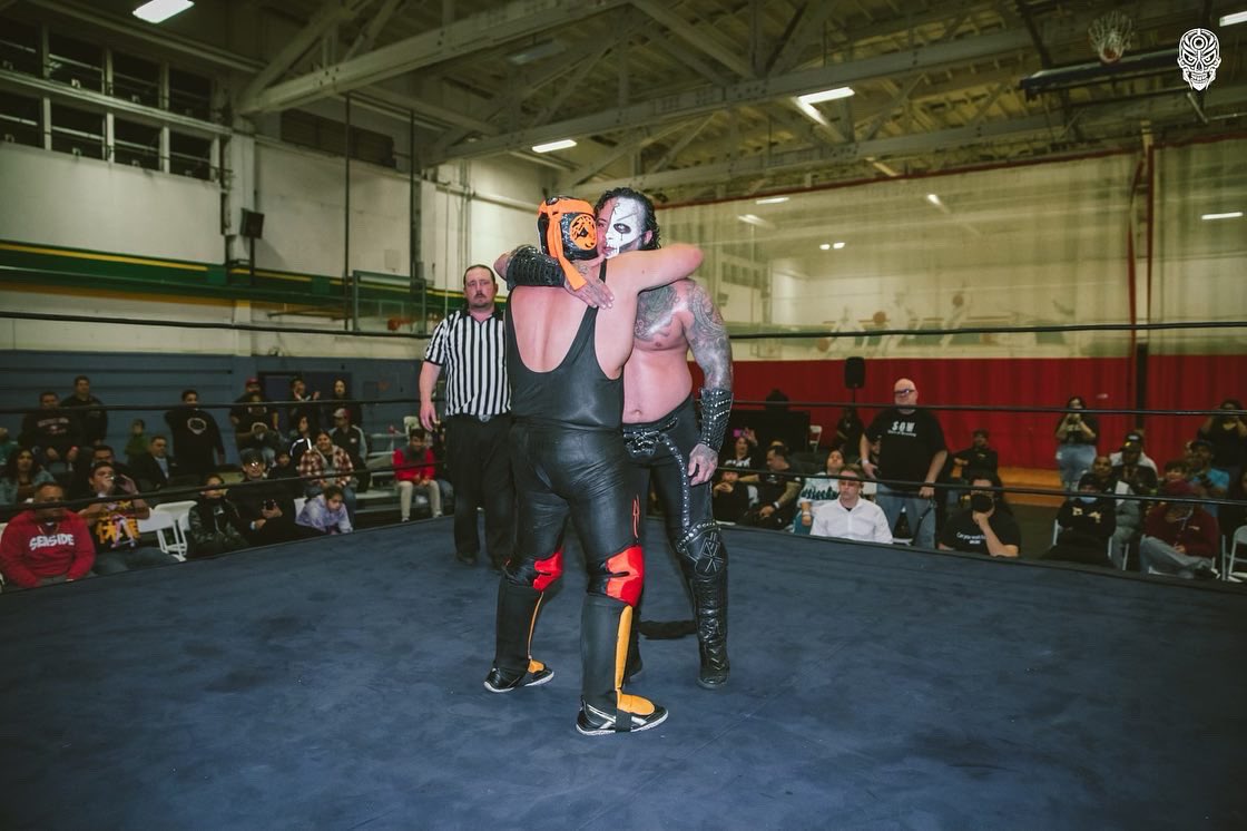 SOWrestlingCali's tweet photo. Here’s some amazing photos taken at this weekend’s #TheLastFall in Alameda. Loser Must Retire match between the Bay Area luchador #SuperDiablo vs #MechvWolf450 #Prowrestling #LuchaLibre #BayArea #MechVWolf450 📸 Credit @Luchatographer https://t.co/eRMT4JTDbm