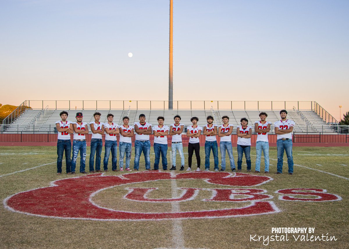 Krys_Val_Photos's tweet photo. Appreciate those in your life who truly love you, motivate you, encourage you, inspire you, enhance you and contribute to your happiness. #CubSeniors #BrownfieldHighSchool #2023Seniors #FootballMoms #Family https://t.co/dbsI3Ywb72