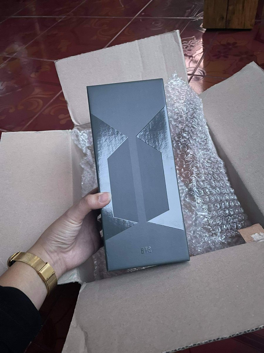 Kimtaetaejam's tweet photo. WTS Army Bomb Official
Complete
No issue 
Inopen lang for checking
Message me for sure buyer
Thanks.
#btslightstick #armybomb https://t.co/LMjAtr4v2m