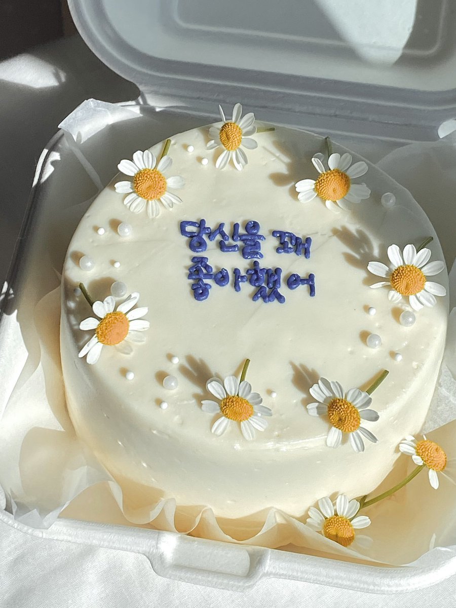 마트리카리아의 꽃말은 역경에 굴하지 않는 강인함이래요