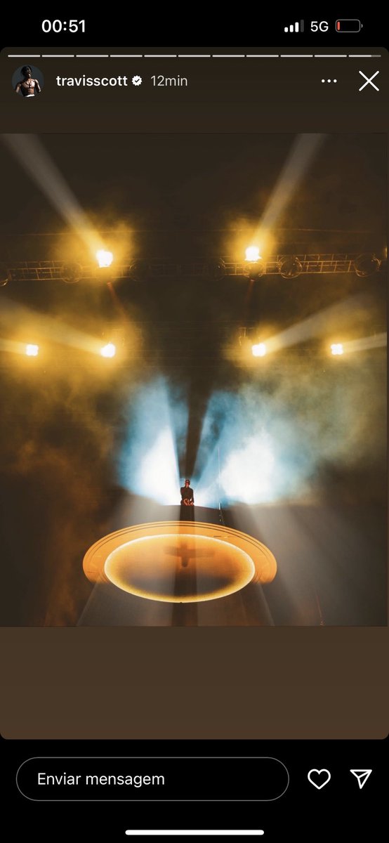 O TRAVIS POSTOU MINHA FOTO