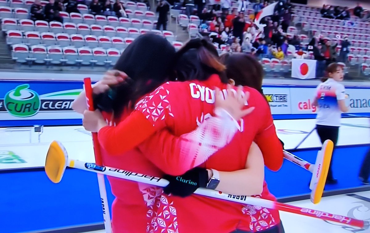 HardlineCurling's tweet photo. GOLD FOR JAPAN! Congratulations Team Japan #TeamFujisawa winning🥇at the Pan-Continental Curling Championship in an exciting extra end game! Congrats also #TeamHa of South Korea on great week with the 🥈! #HardlineNation #icePad #JoinTheRevolution #HardlinePodium https://t.co/ykb7PTSkzY