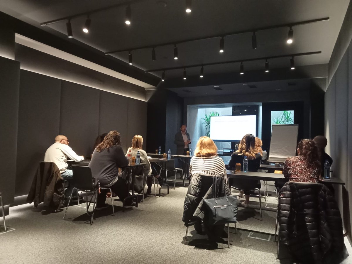 GijonTurisProf's tweet photo. 📢 Noviembre 📆 mes de formación y encuentros de profesionales del sector turístico de #Gijón #Xixón
Semana pasada, #marketing de contenidos con @fundacionctic
Hoy #Usali con Ramón Braña
Mañana #Barista con @cifphyt
#ContigoCrecemos https://t.co/8W4fR64v7J
