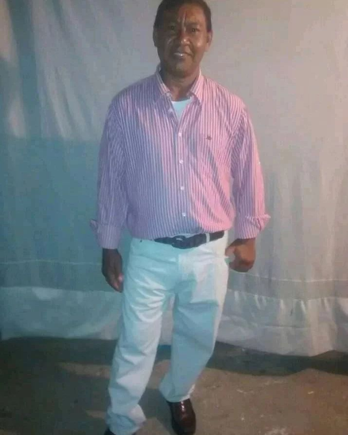 InforTvenezuela's tweet photo. Denuncian a este sujeto,se llama Félix Ramón Plazola Mendrano y violó a dos hermanitas de 11 años edad y dejo embarazada a una de las víctimas.
La Sra. Peña denunció al Cicpc en Ocumare del tuy,pero el sujeto se escapó y anda en fuga. https://t.co/zxD0e8SJAH