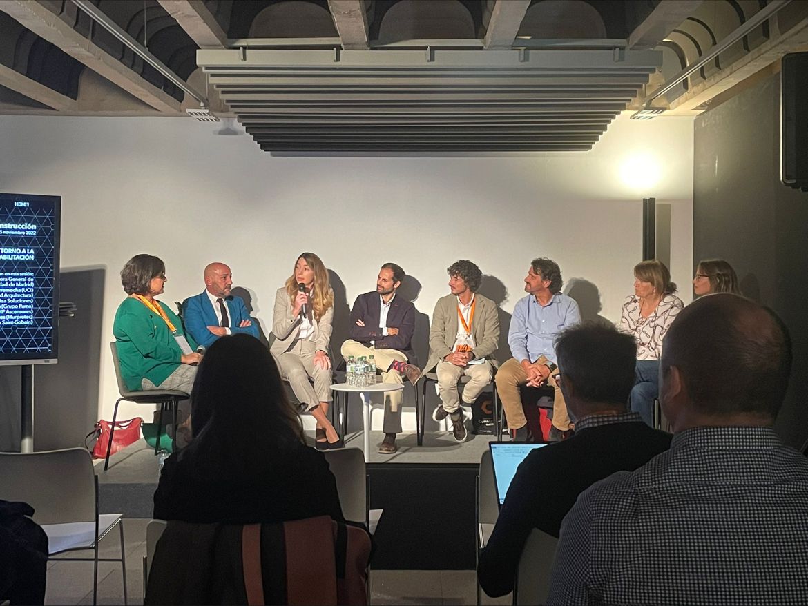 SGplaco's tweet photo. El pasado sábado cerramos la Semana de la Construcción #MATCOAM en @COAMadrid con el foro de Diálogos en torno a la #Rehabilitación, en el que participó nuestra compañera @monicalinan1, técnico de prescripción de Isover y Placo®.

💙#MakingTheWorldABetterHome https://t.co/gbDy6d8xsC