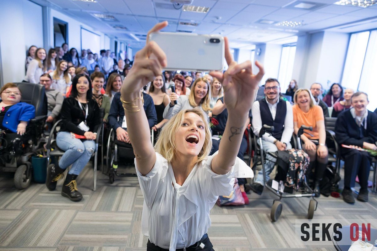 SebastianLuty's tweet photo. Wspólnie z Anja Rubik podczas konferencji #Sekson organizowanej przez @FundacjaAvalon. Mówimy głośno o seksualności OzN♿️ruchową. Przełamujemy bariery i obalamy mity. To bardzo ważny społecznie temat.
Anja 👉#Sexedpl dziękuję, że wspierasz SeksON.
#wyłączamytabu #włączamywiedzę https://t.co/Xd7IpMnLIi