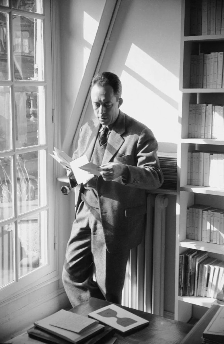 festy_Partages's tweet photo. [Mémoires]

Albert Camus est un écrivain, philosophe, romancier, dramaturge, essayiste et journaliste français engagé. Il est né en Algérie le 07 novembre 1913. Il est mort le 04 janvier 1960. #PrixNobel de la littérature en 1957. Il laisse 105 livres et 2343 critiques. 

#Art https://t.co/5H8QT989NH