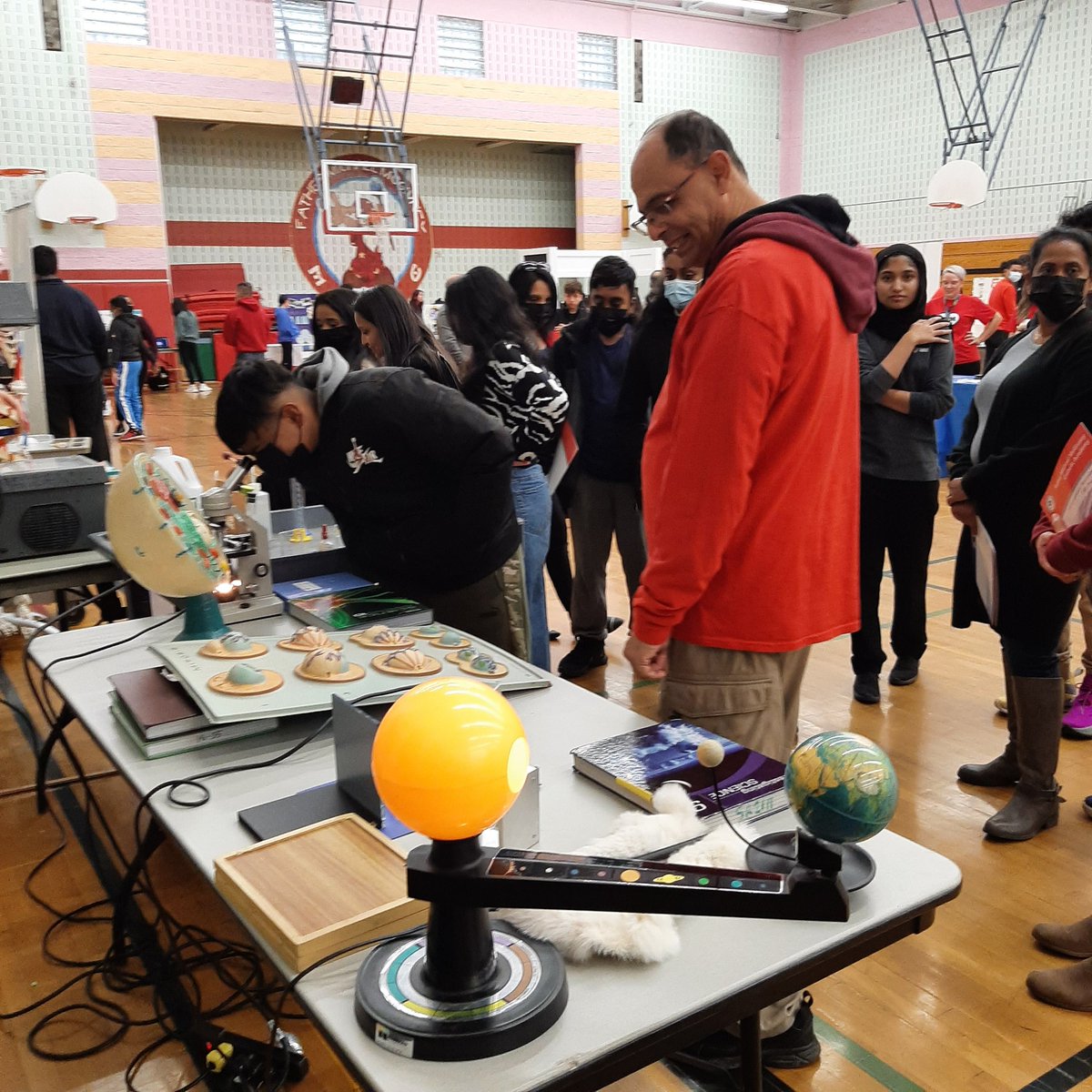 FMMtweets's tweet photo. 2/4 β Great programming is one of the highlights that we shared at last week's #Gr8OpenHouse!
@ycdsb @DomenicScuglia @robinsonwek3 @MrDeFreitasFMM @clgomes1066 #theFMMdifference https://t.co/UOQ6hozcyl