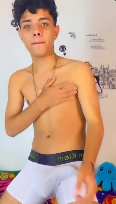 2 pic. See Alesandro Live now >>  https://t.co/LeL1Kchf6S
#chaturbate #latinos #MFC #Chat #ColombiaGay
