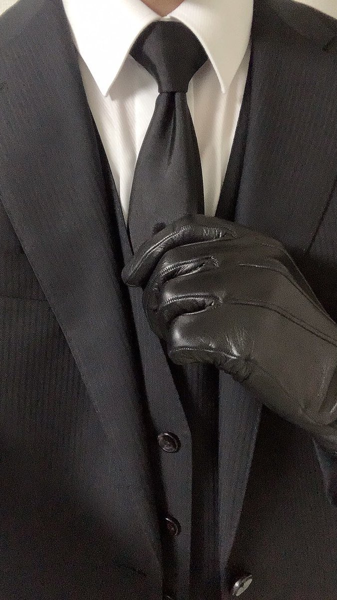 whitegloves_lov's tweet photo. 黒 https://t.co/QXfENcty0O