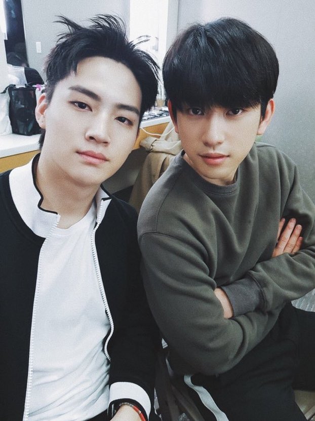 _mugob's tweet photo. เดอะเบสของรูปคู่ปมนยองยกให้รูปนี้เลย ตอนแรกที่เห็นนึกว่ารูปตัดต่อ อส😭😭😭😭😭😭😭 https://t.co/5emkIi3EvZ