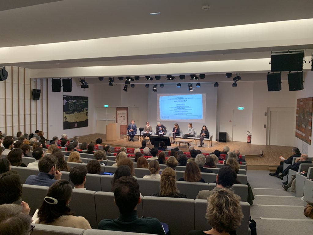 CVVEncheres's tweet photo. Première table ronde de la matinée d’études #provenance « la recherche de provenance : état des lieux » à l’@INHA_Fr avec @Drouot https://t.co/9JqvmOQyNe