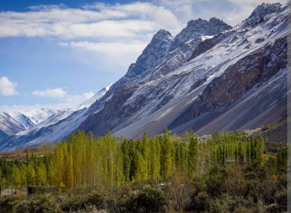 Advpakistan1's tweet photo. #Chapursan is a #valley containing approx eight scattered #villages situated within the #Hunza District of #GilgitBaltistan, #Pakistan. #ChapursanValley has #historical places like #Yaskuk, #RovaiSam, #KhumpirDior &amp; #Shrine of #BabaGhundi. https://t.co/0eyd9D68ba