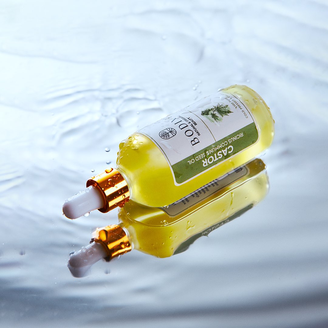 BodiviNatural's tweet photo. Sedef Hastalığı Nedir? 

Soğuk havalarla karşılaşmayı beklediğimiz günlerde cildin kuruluğuyla tetiklenen ve aktifleşen bu hastalık, farklılıklar olmakla birlikte yaygın olarak kızarıklık ve derideki pullu görünümle biliniyor. https://t.co/KUzTL46PJI