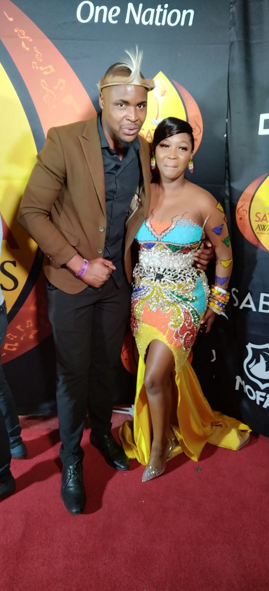 Xolani_khumalo_'s tweet photo. I am a Zulu man & I will always say good things, maybe if it wasn't a red carpet setting but a different set up our lit conversation was going to be the greatest ever, I mean she listens &respond. @nelisiwe_sibiya sotobe omuhle, ngibonge ukuba nesithombe nawe #Sama17 @satmaawards https://t.co/XMFfzXE6dh