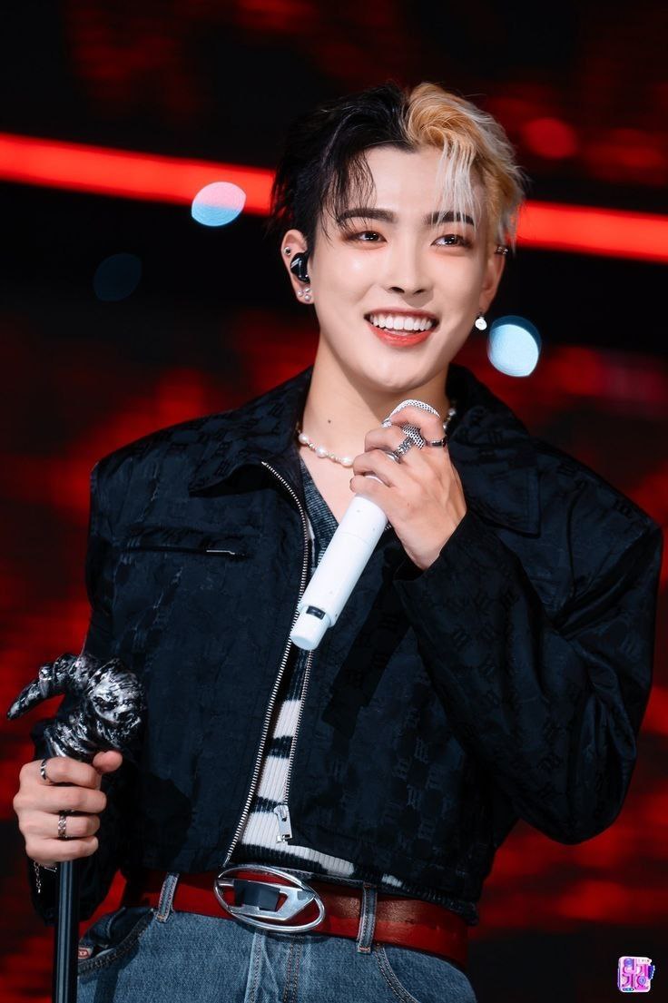 Bang_Tali's tweet photo. 🎂Happy birthday to our beloved scorpion, our beautiful leader and cutie baby. Happy holiday🎉
#ATEEZ #HONGJOON 
 #HONGJOONGDay
💟💟💟💟💟💟💟💟💟💟💟💟 https://t.co/cO4zy2V90a