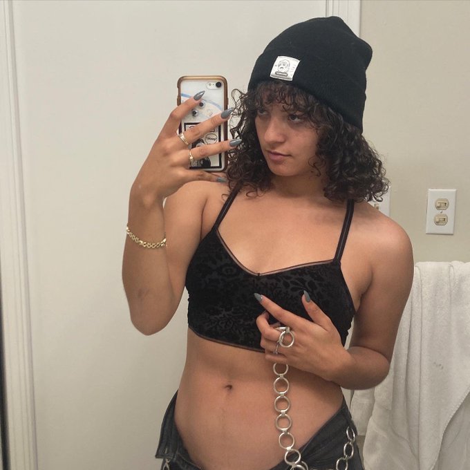 FREE TASK!  Comment worship on this &amp; 4 other posts &amp; dm done to be judged.   findom https://t.co/fZ