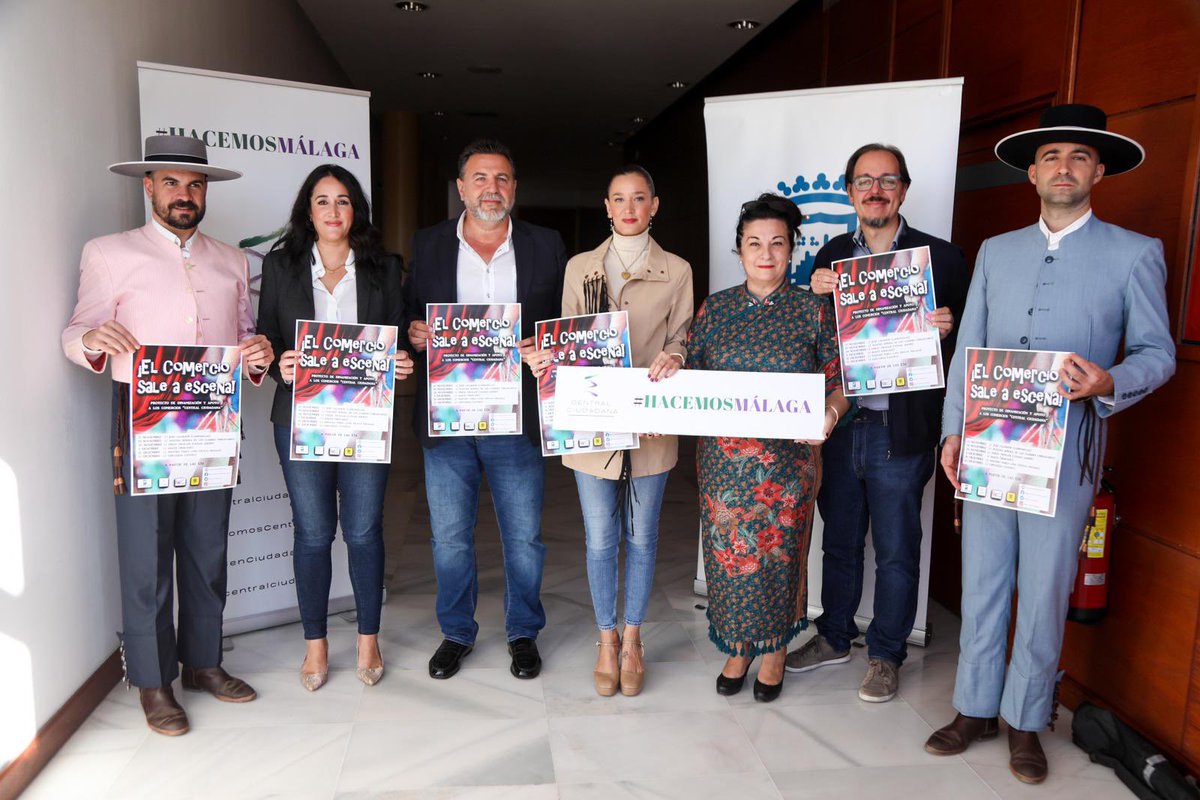 malaga's tweet photo. El Ayuntamiento impulsa el programa ‘¡El comercio sale a escena!’ Para la dinamización del comercio local. Se trata de un proyecto, organizado por el Área de Comercio y @CenCiudadana, que se desarrollará durante los meses de noviembre y diciembre en barrios de la ciudad https://t.co/DI8NPpXlcv
