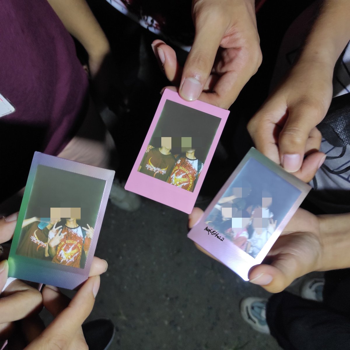 moi8thai2's tweet photo. Davaozensss, I'm offering instax polaroid photography service on d-day! 📸 Early reservations are found sa form along with registration for giveaway items~
https://t.co/kRGYZaS9V1
(below are actual polas i took during our intramurals 🫶)
#InADreamBentables https://t.co/jxWgAKOEmt