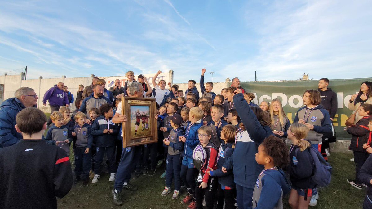USALimoges's tweet photo. Nos U8, U10 et U12 remportent le Tournoi du Beloqui à St Junien 😍😍😍💙❤️
1ere place en U8
1ere place en U10
1ere place en U12
Bravo les jeunes ! Un grand merci aux éducateurs, aux parents présents et au club de l’ AS Saint-Junien Rugby - Officiel 💪🏼👏🏼
#USALFormation 💙❤️💪 https://t.co/5BIHKqrqtt