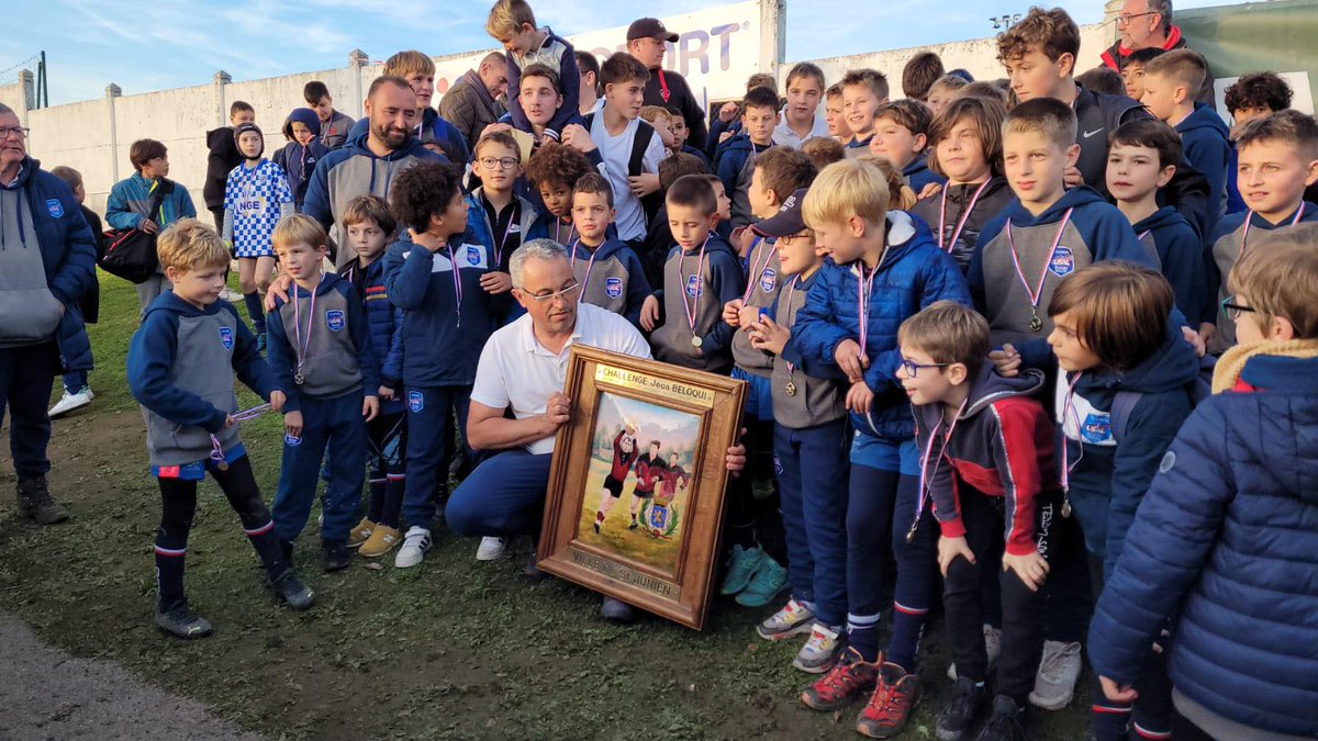 USALimoges's tweet photo. Nos U8, U10 et U12 remportent le Tournoi du Beloqui à St Junien 😍😍😍💙❤️
1ere place en U8
1ere place en U10
1ere place en U12
Bravo les jeunes ! Un grand merci aux éducateurs, aux parents présents et au club de l’ AS Saint-Junien Rugby - Officiel 💪🏼👏🏼
#USALFormation 💙❤️💪 https://t.co/5BIHKqrqtt