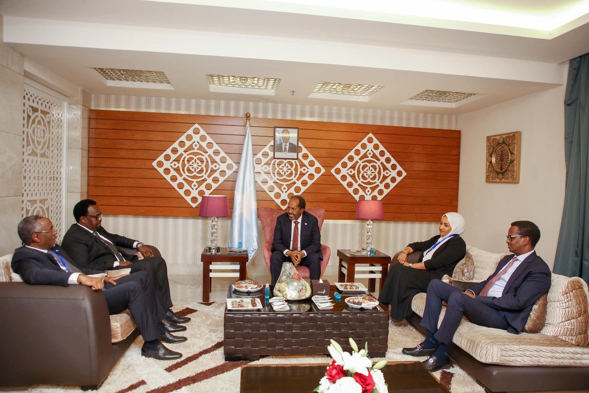 KhadijaMakhzumi's tweet photo. It's a unique opportunity to receive our President, H.E. Dr @HassanSMohamud at #SharmElSheikh for the 2022 UN Climate Change Conference (#COP27). #Somalia is affected by severe drought as a result of climate change and hopes to see tangible outcomes from this crucial gathering. https://t.co/0qlYl7ueqc