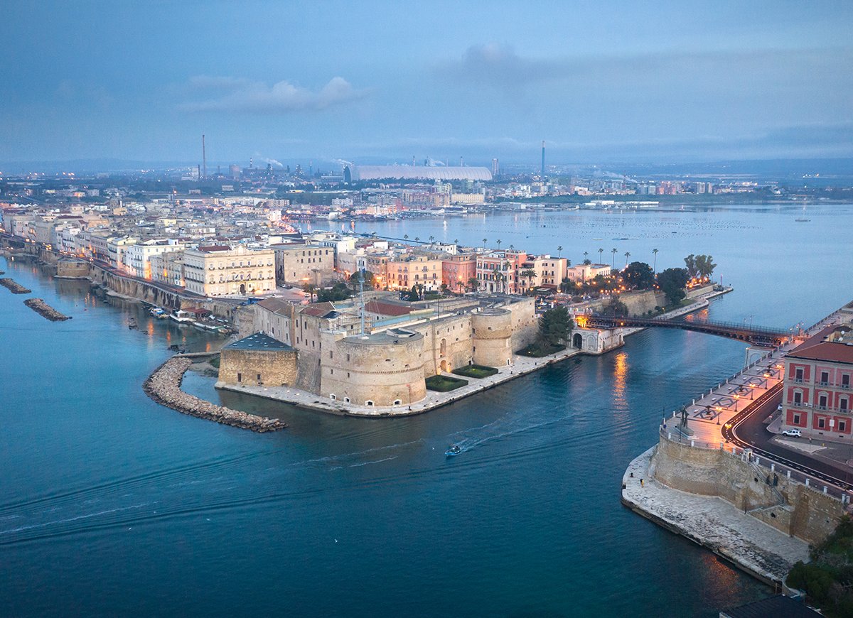 millionaireit's tweet photo. Con l’#acceleratore di CdP "Faros" #Taranto #riparte dal #mare. Tutte le #novità per la #rinascita di una città che sembrava dimenticata. Leggi di più su https://t.co/V7bkeqFJYX
#Faros #CdpVentureCapital #startup #blueeconomy #startupmarittime #innovazione #Millionairerivista https://t.co/vA8l9gowsP