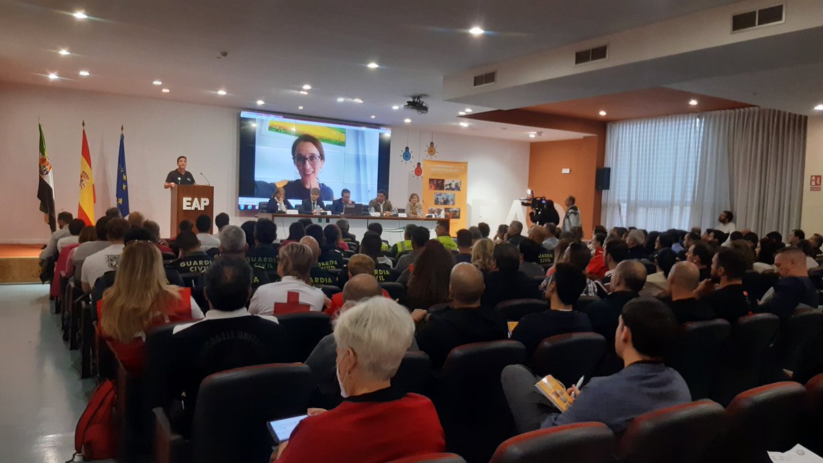 🚑🦺El director <a href="/JuntaEx112/">112 Extremadura</a> ,<a href="/Juancar112/">Juan Carlos González Rojo</a>, el director @SaludExtremadur, Ceciliano Franco, lavicepresidenta <a href="/COTSC/">COTS CÁCERES</a>, Ana Marta Fernández, decana #COPEX, Rosa Redondo y el presidente <a href="/CruzRojaEX/">Cruz Roja en Extremadura</a>, Jesús Paño, #hoy en las III Jornadas Intervención Psicosocial en #emergencias. #Mérida