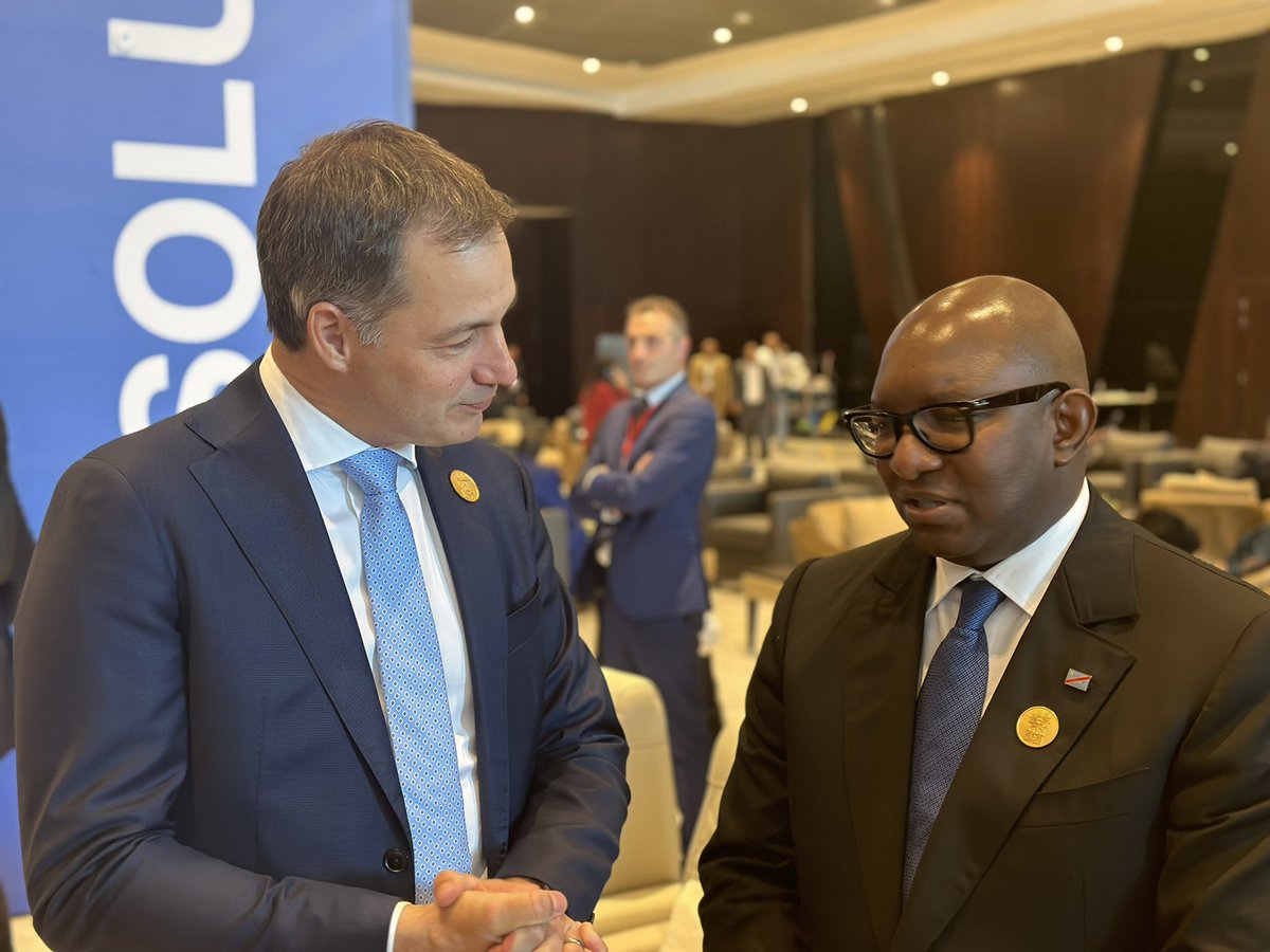 PatrickMuyaya's tweet photo. #RDC : Le Premier Ministre @LukondeSama représente le Président de la République à #SharmElSheikh où se tiennent les travaux de la #COP27. Dans l’attente de l’ouverture des travaux, échanges avec quelques chefs d’état #PaysSolution #ChangementDeNarratif https://t.co/zuRI58LIYn