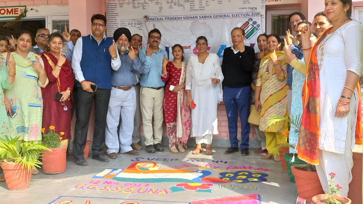 SDMUna44's tweet photo. SDM Dr.Nidhi Patel (IAS) visited  District Institute of Education and Training, Una(HP) for SVEEP Program https://t.co/WsRT8Yo2kH