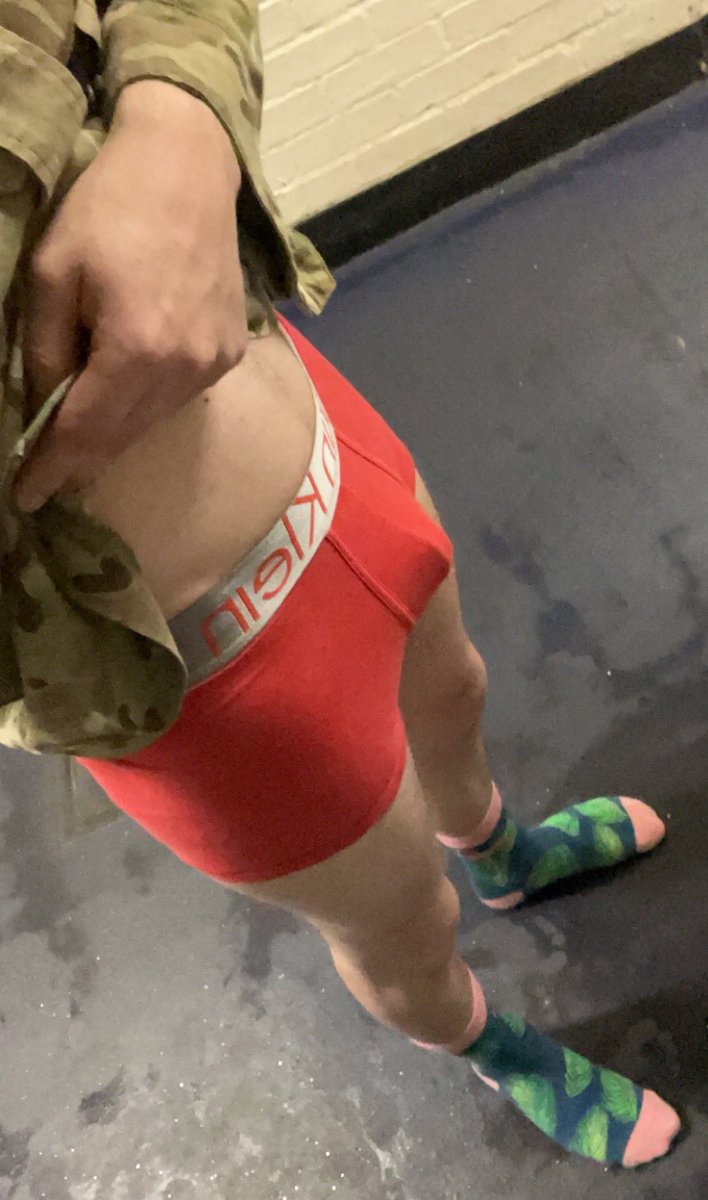 ArmyMasterR1's tweet photo. Which dirty sub wants to sniff my socks while I work 🧦😈#feetworship #alpha #cashmaster #alphamale #beta #findom #alphamaleforslave CashApp me £10 if you want the same £ArmyMasterR1 https://t.co/YP7AJnoRkM