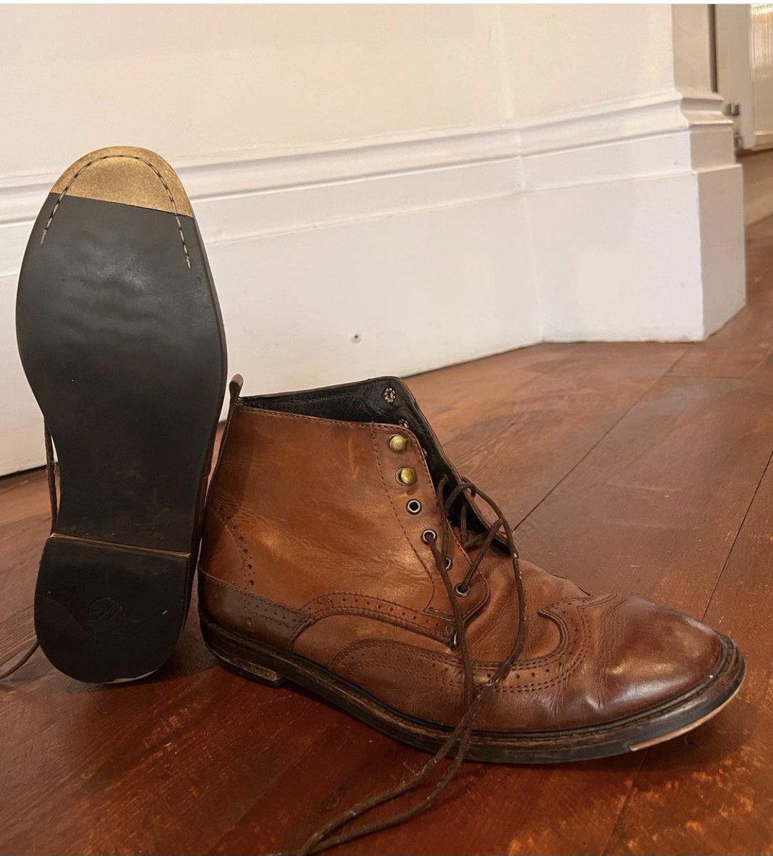 suddiraval's tweet image. Hey cobbler, I am madly in love with these shoes and they’re dead. Can you bring them back to life? 
Yeah.. how’s this? 
Ooh. That’ll do.