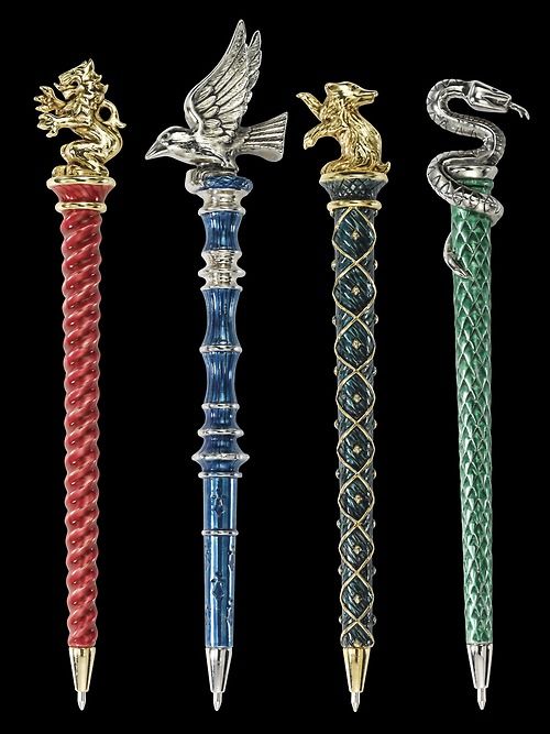 PotterWorldUK's tweet photo. Hogwarts house pens. 😍😍

Want! https://t.co/TcwEYAwdIA