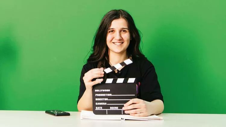 Seda Fırın çocukluğunda kekemeydi ama konuşmayı çok seviyordu. Hayali spiker olmaktı ve büyüyünce hayalini gerçeğe dönüştürdü.

Kekele TV'yi kurup kendisiyle aynı travmaları yaşayan kekemelerin sesi oldu

<a href="/ececelk/">Ece Çelik</a> haberi...
hurriyet.com.tr/gundem/kekele-…