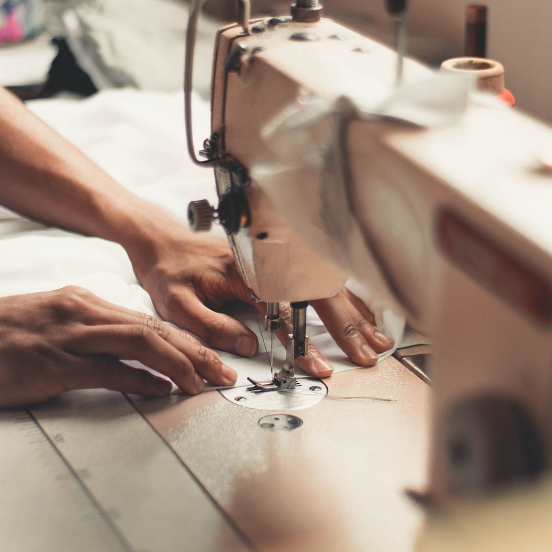 Notre volonté première est de défendre l’artisanat français, c’est pourquoi tous nos modèles sont soigneusement fabriqués en France dans des ateliers à taille humaine. Made In France s’inscrit dans une démarche positive, écoresponsable et écocitoyenne !