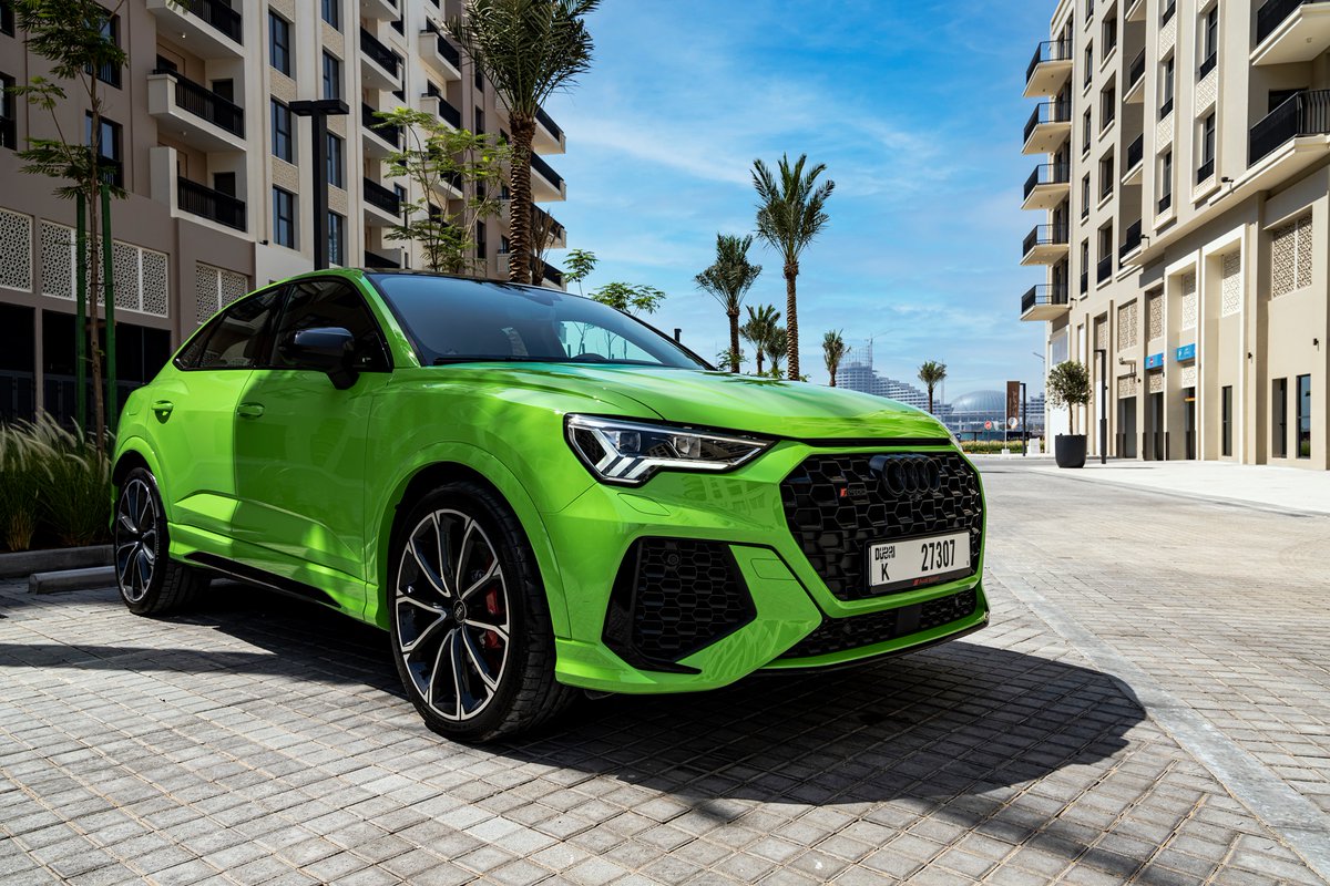 الوقت رحلة. Audi RS Q3 Sportback. تضيف العناصر الخاصة بطرازات RS إلى التصميم الرياضي العام لسيارة الـ SUV-Coupé المدمجة. تحت غطاء المحرك، يولد محرك TFSI سعة 2.5 لتر قوة 400 حصان. قوة الأداء أسلوب حياة: bit.ly/3AcXzCn #AudiMiddleEast #RSQ3