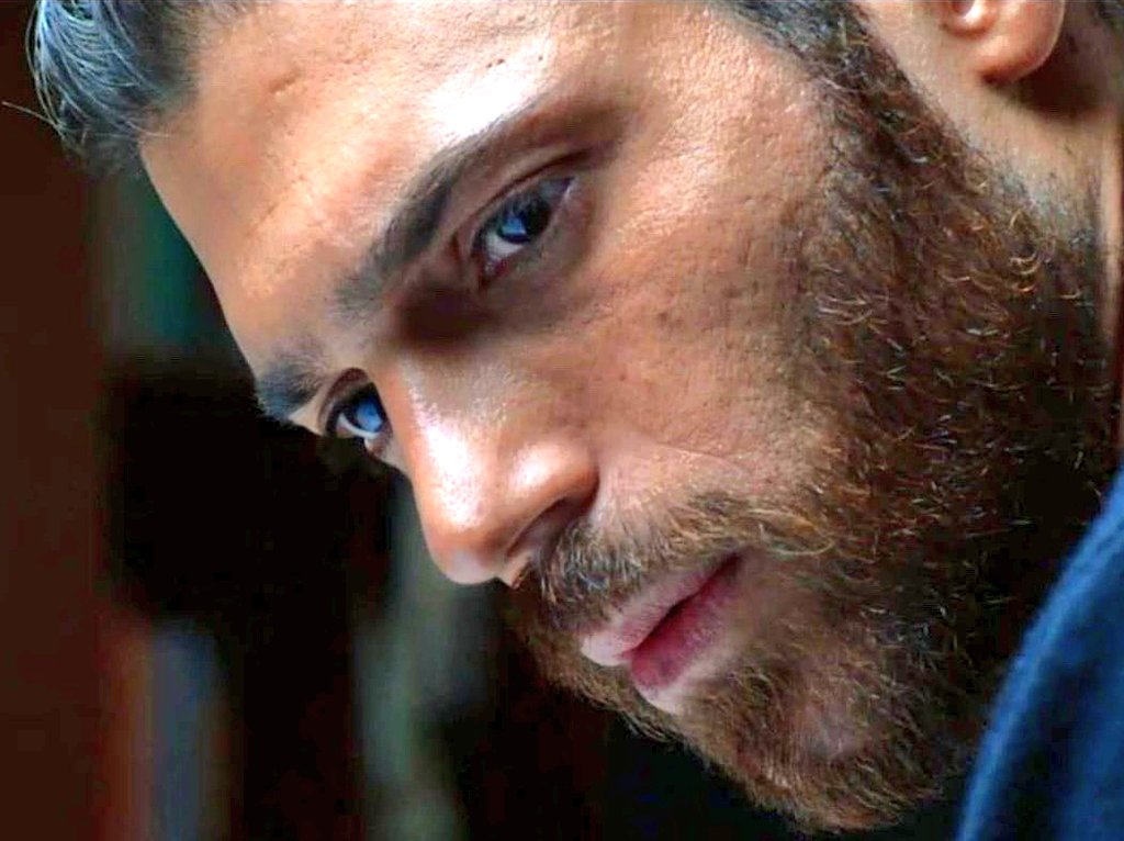 When we say,  there are thousands of expressions with happiness, with the name #CanYaman 

Good morning dear friends ❤️