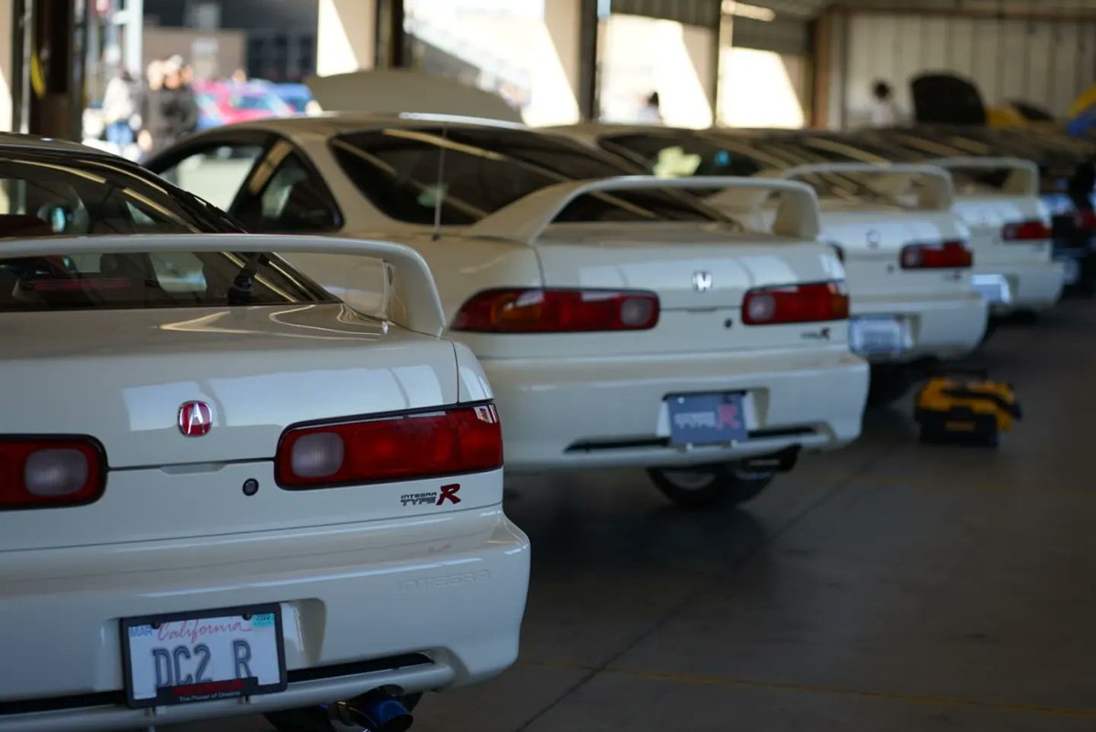 GPWAP2's tweet image. Integras all day at Sonoma Raceway #HondaSuperMeet #dc2 #integra