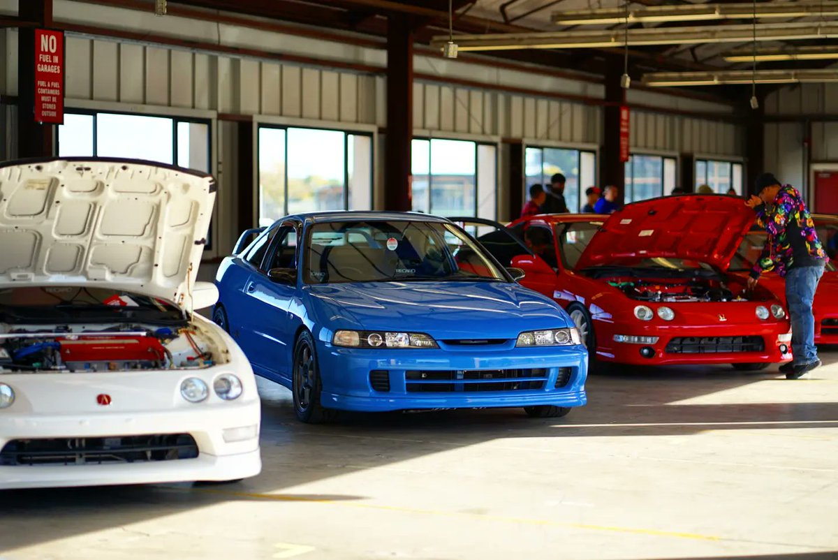 GPWAP2's tweet image. Integras all day at Sonoma Raceway #HondaSuperMeet #dc2 #integra