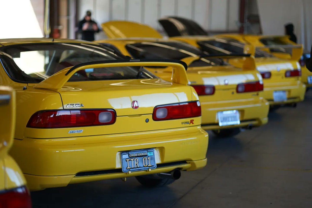 GPWAP2's tweet image. Integras all day at Sonoma Raceway #HondaSuperMeet #dc2 #integra