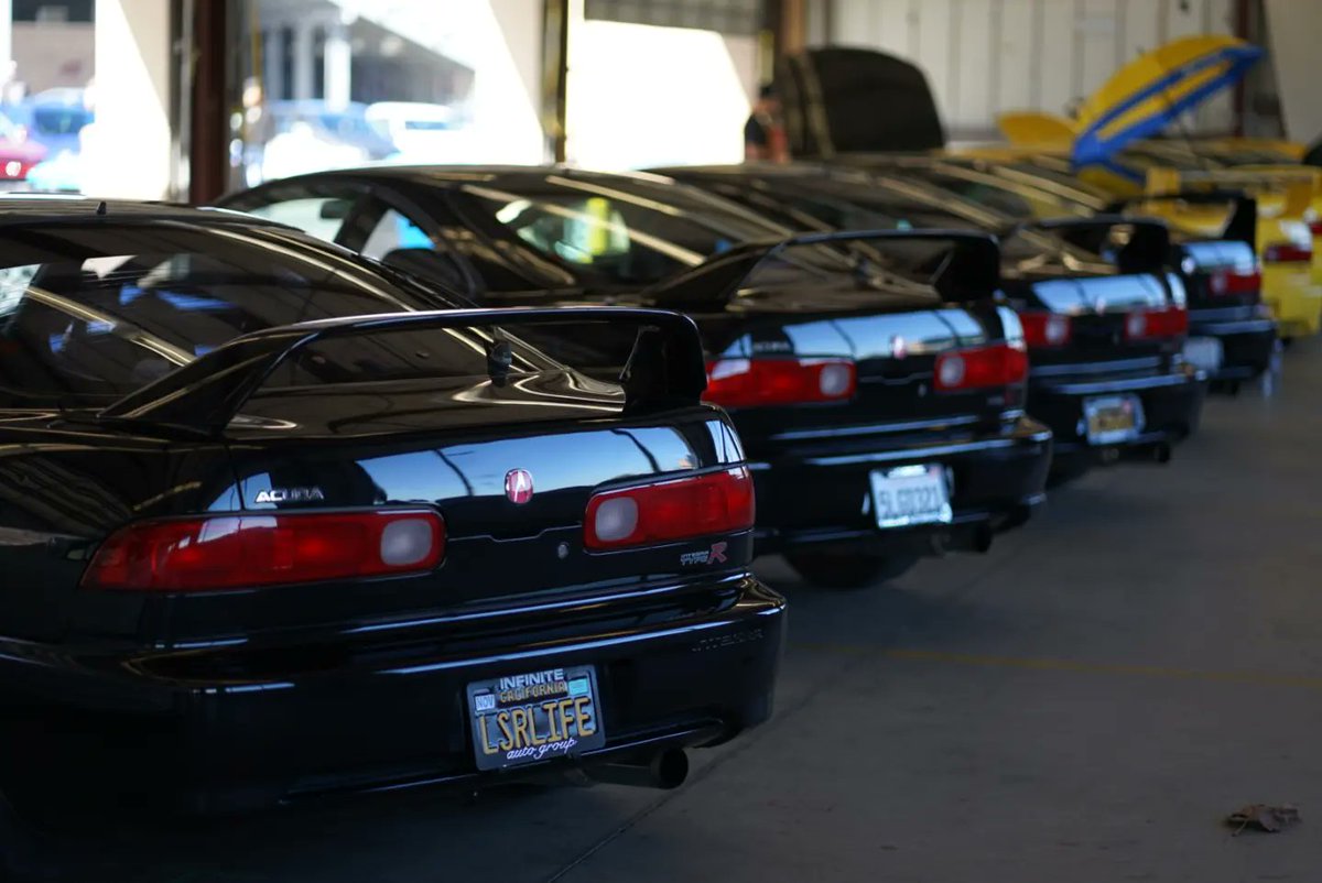 GPWAP2's tweet image. Integras all day at Sonoma Raceway #HondaSuperMeet #dc2 #integra